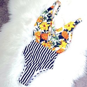 🆕Cupshe Yellow Floral&Black Striped Swim Suit 🌼